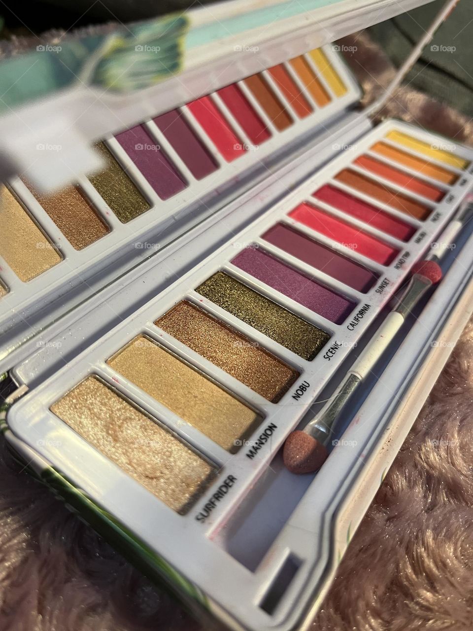 Pantone-colors-eyeshadows-magenta