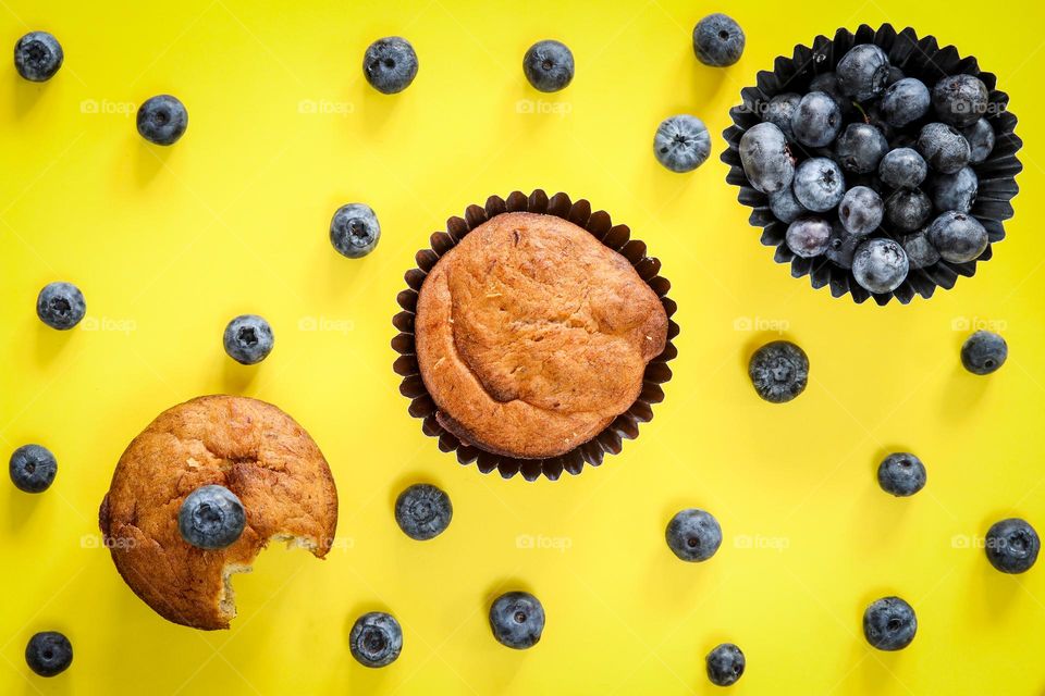 Muffins and blueberries