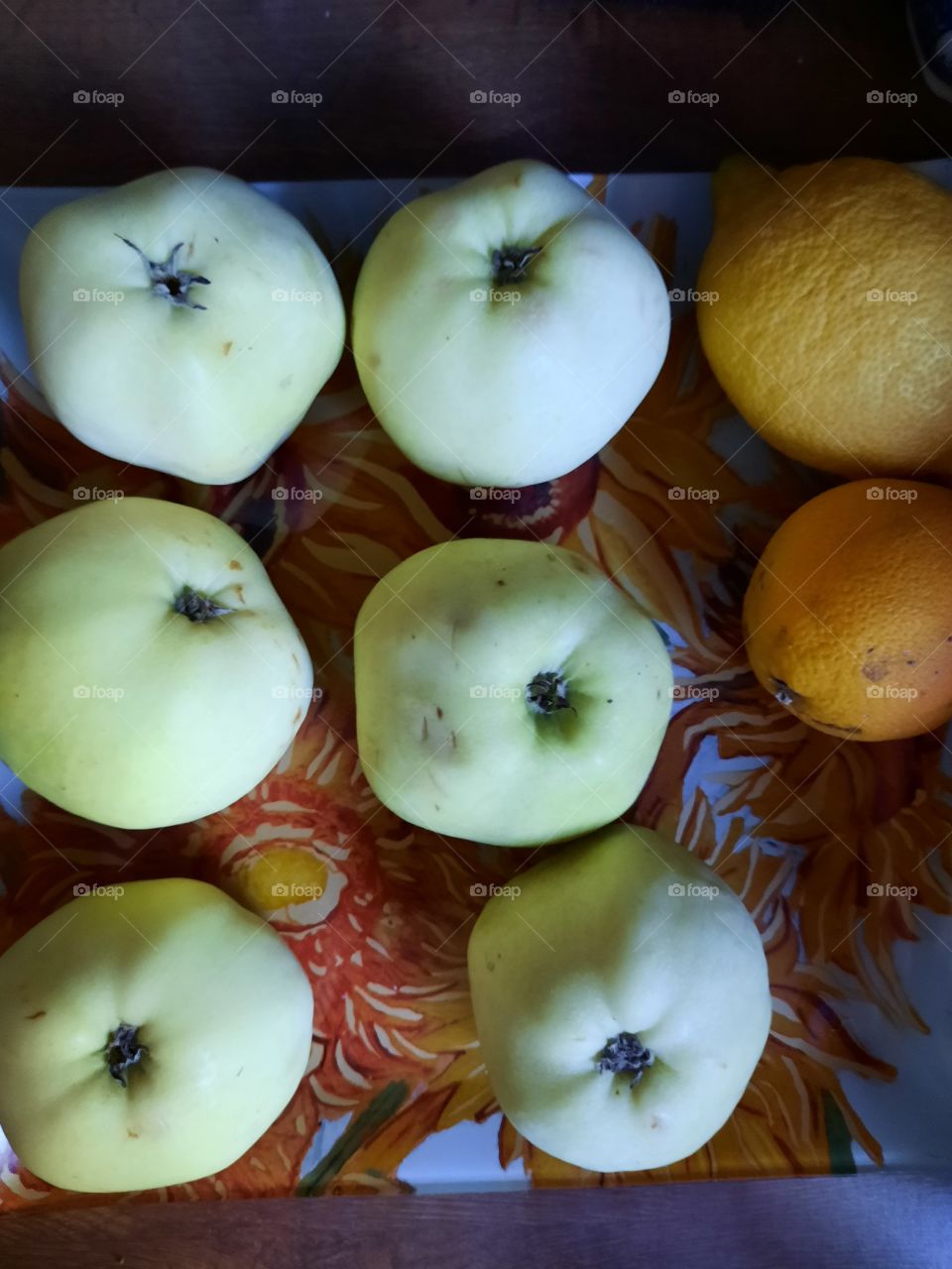 apples and lemons on a plate