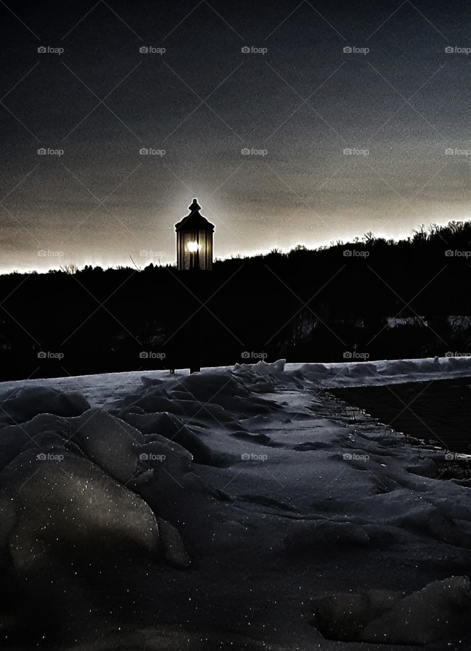 Winter Snowflake Glow