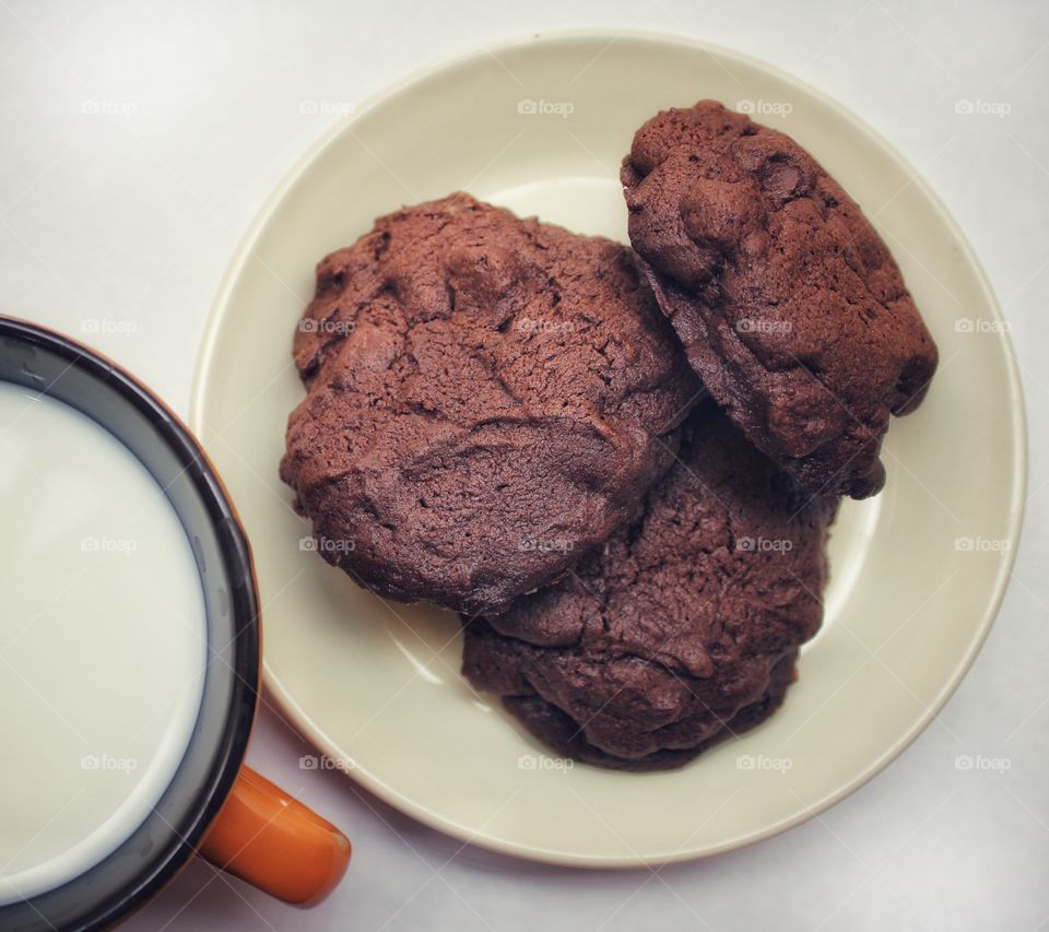 three chocolate cookies