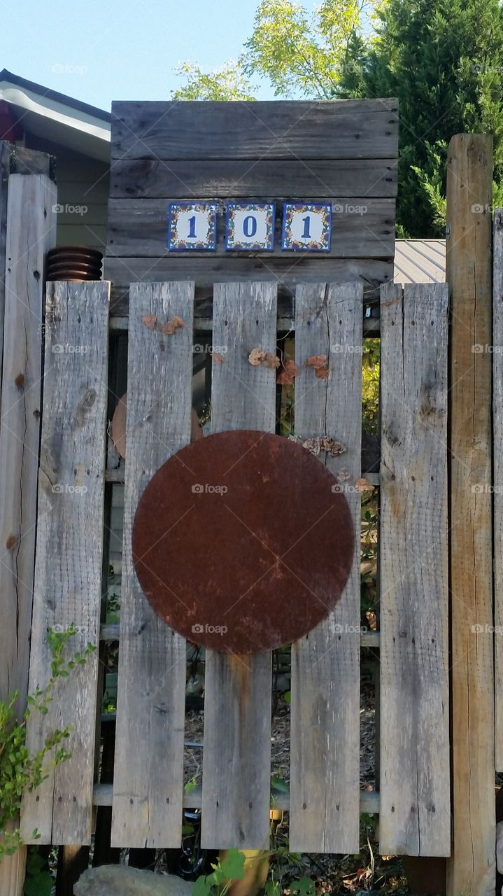Wooden pallet door to the front yard ..very decorative
