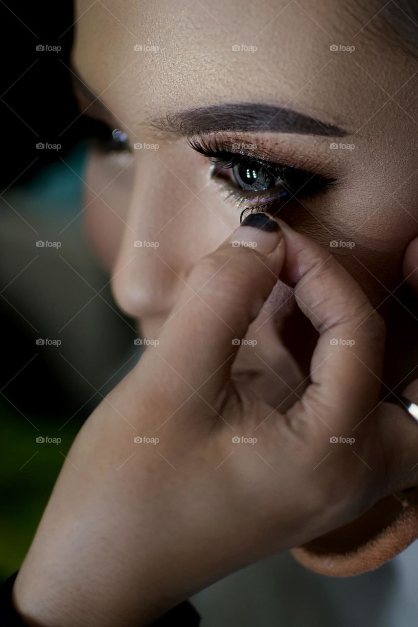 The process of applying false eyelashes