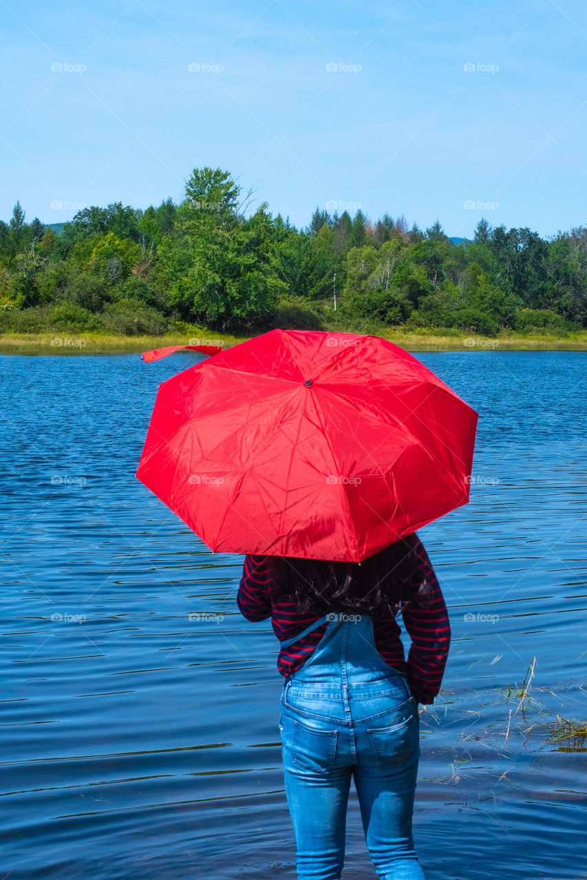 It’s a nice day out! Always protect yourselves from the sun! SPF and a great umbrella would help! Here’s a great umbrella of high quality and exquisite design from totes! 