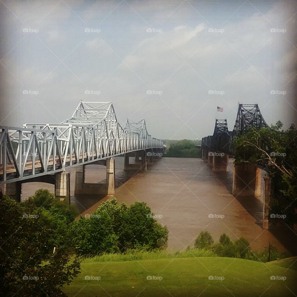 Old and new Vicksburg bridges, Mississippi