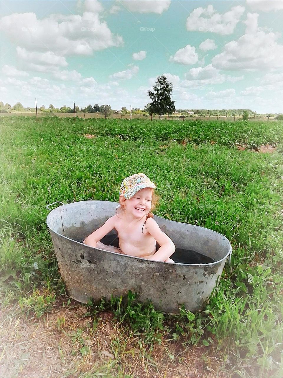 A child's happiness is like discovering the best gift in the world 🌞