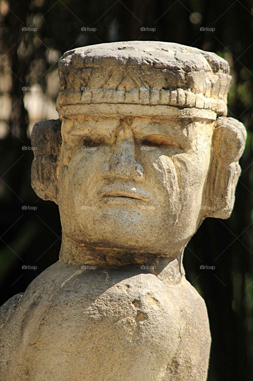 Mayan statue 