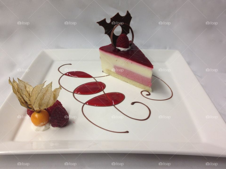 White chocolate raspberry Mousse Cake 