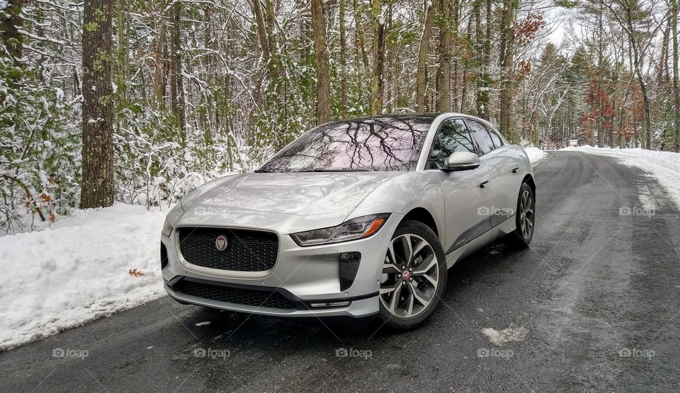 Jaguar I Place electric vehicle in the winter.