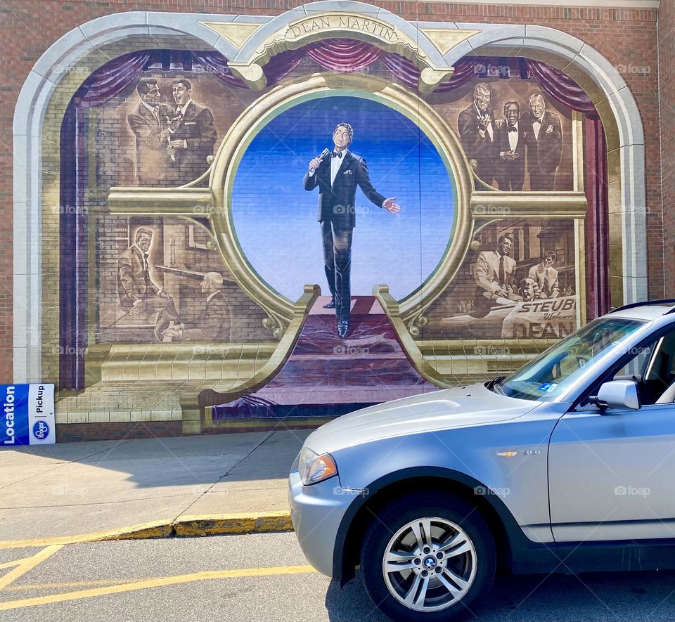 Street art, Dean Martin Mural on the front of a Kroger building 