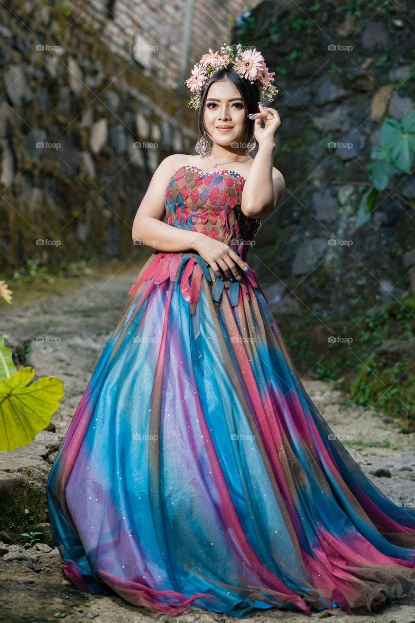 model with a cheerful costume