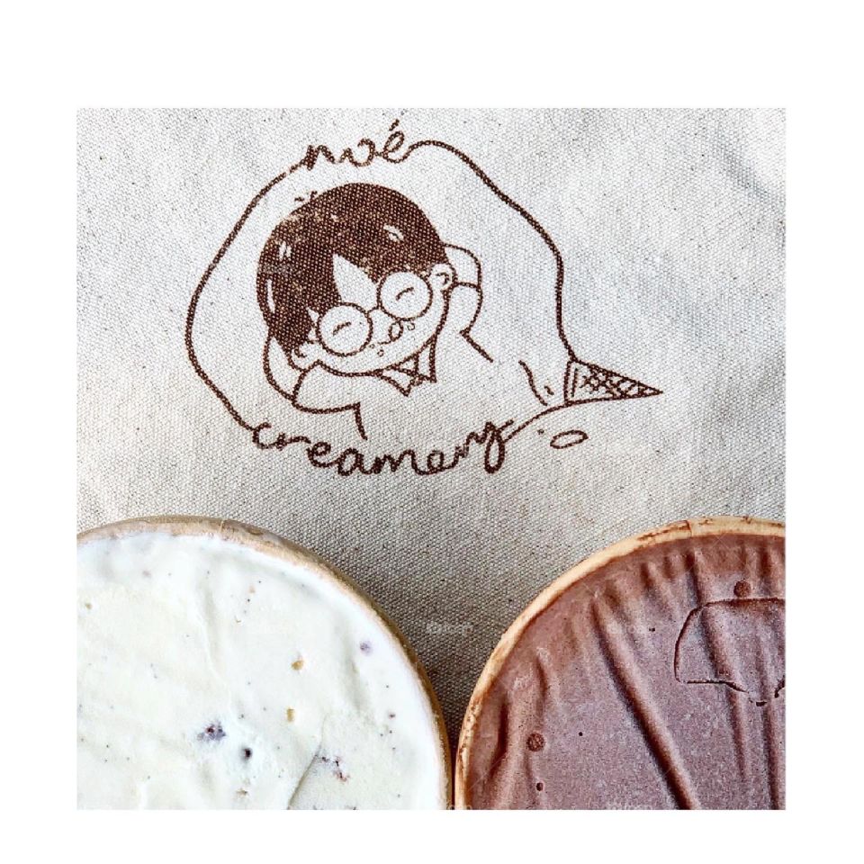 Chilled ice cream gelato in Tahitian vanilla and honeycomb and valrhona chocolate 