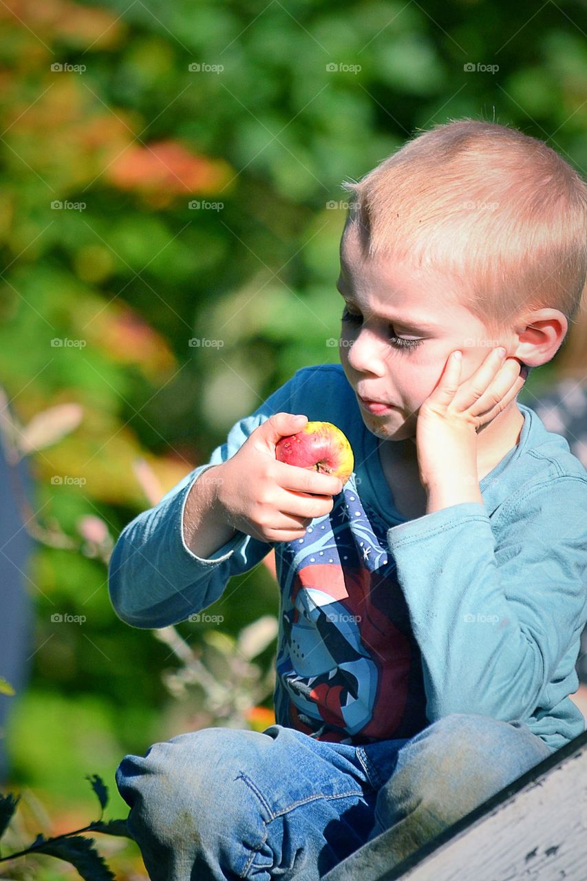 Boy eating apple