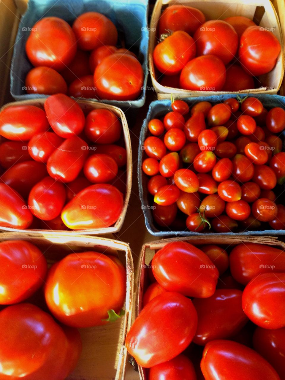 Tomatoes . Farmers market tomatoes.