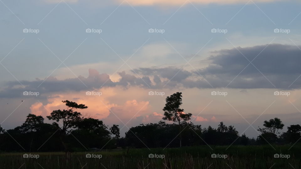 langit yang berubah warna