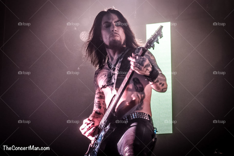 Dave Navarro guitarist for the band Janes Addiction in Concert 