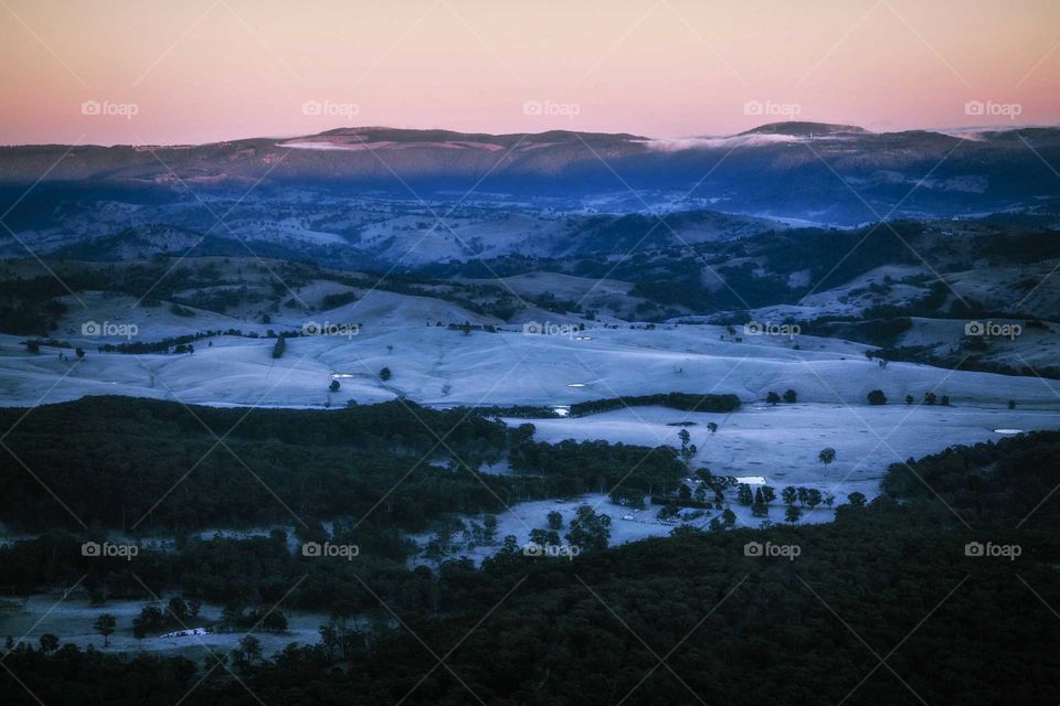 I stayed overnight in Mt Blackheath near to  #HargravesLookout   and I was prepare to get some shot in the morning sunrise with cold froze in below Hartley Valley.