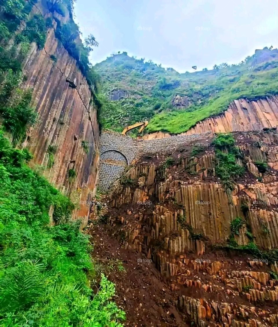 A very beautiful picture, and there is no better picture than it. There is no better picture of green herbs and colorful, red and white roses than it. Glory be to God, the natural and picturesque view, and there is no more