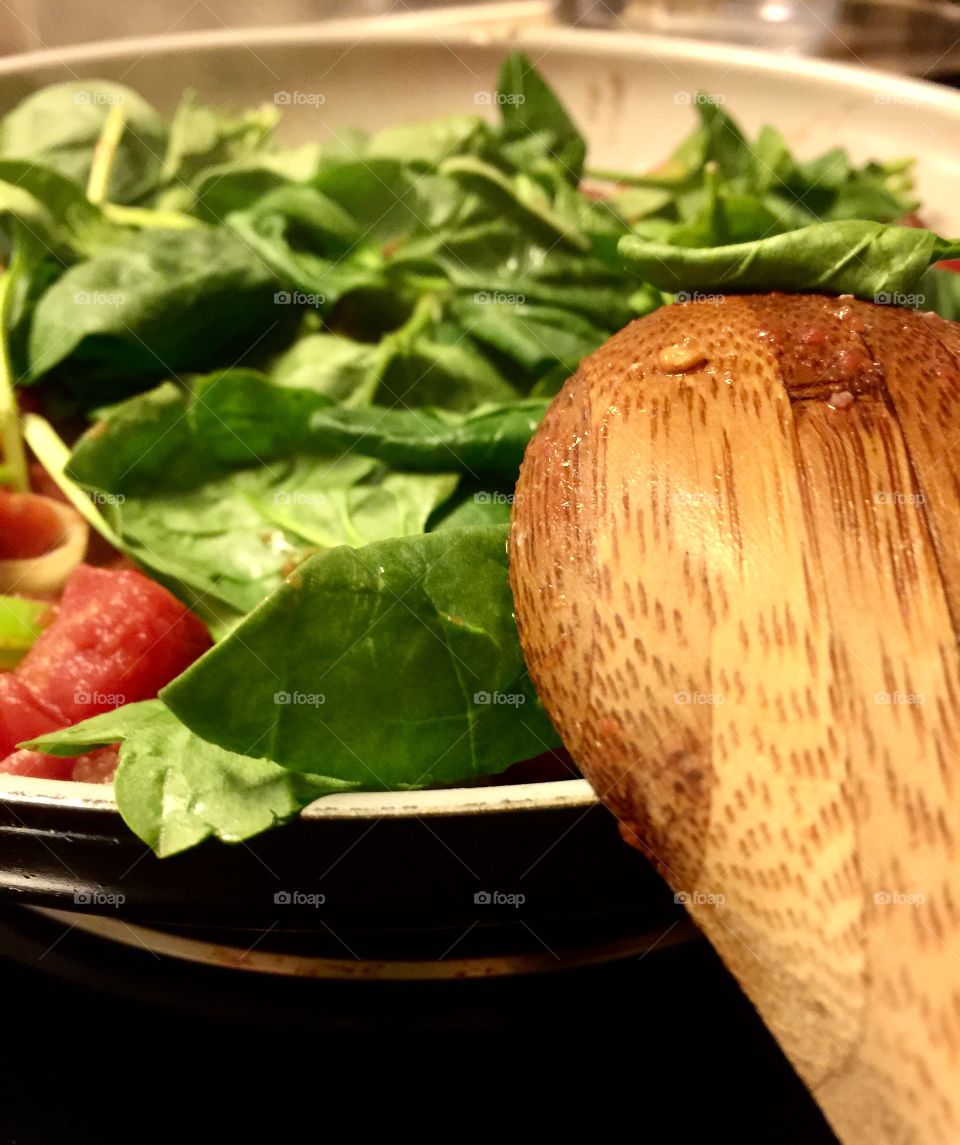 Stir fry with spinach and tomatoes 