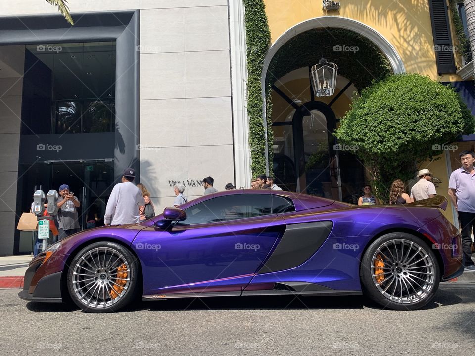 Side capture of this amazing two tone mclaren