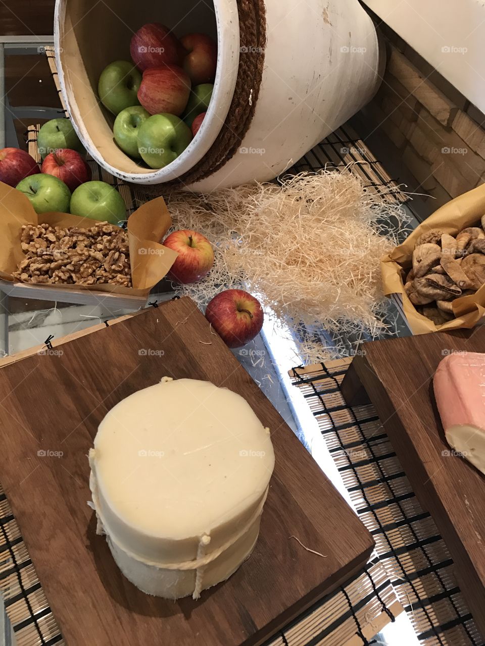 Apple display buffet 