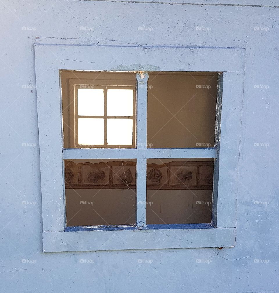 cubby window