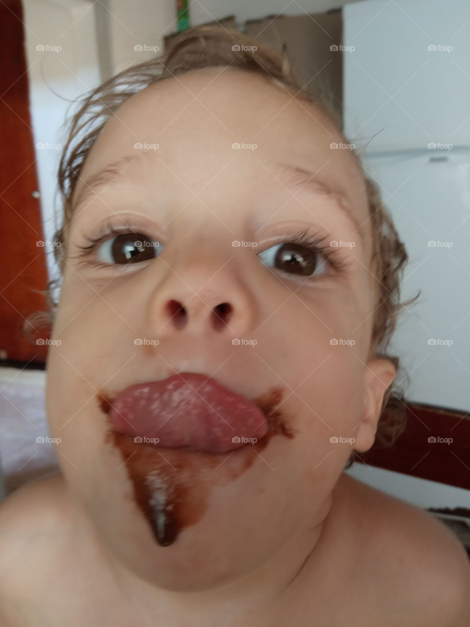 criança com boca suja