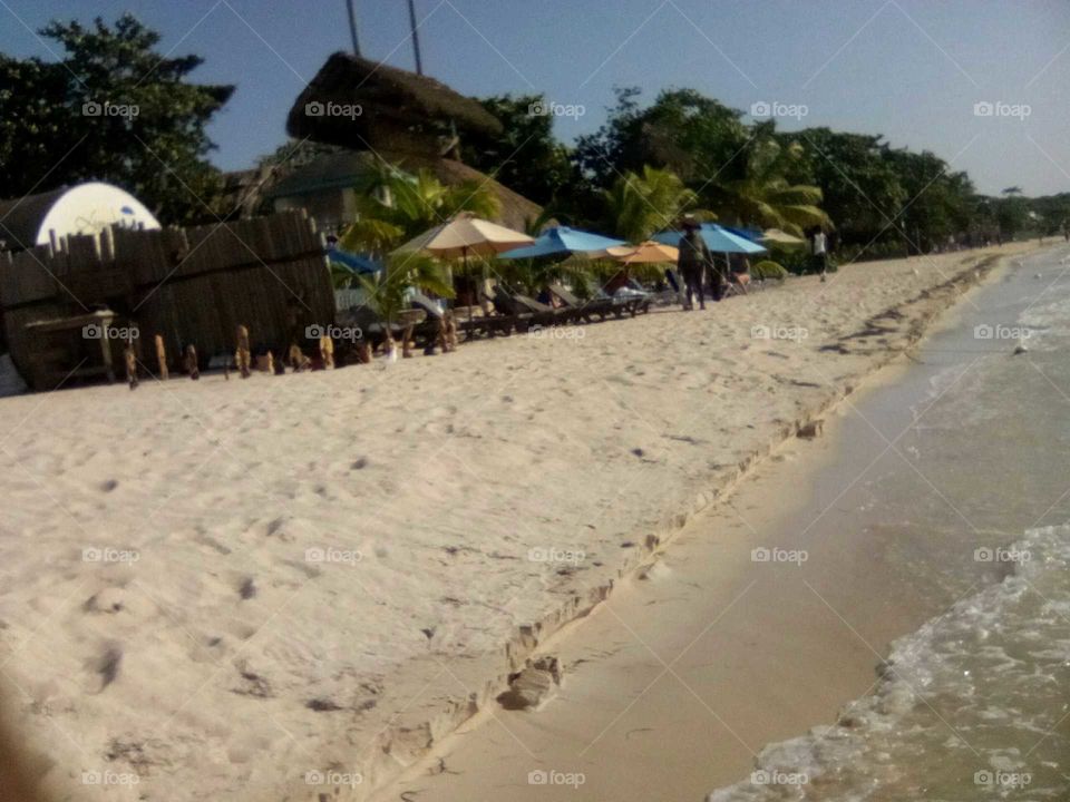 shoreline highway suite hotels an people . but no one is in site .