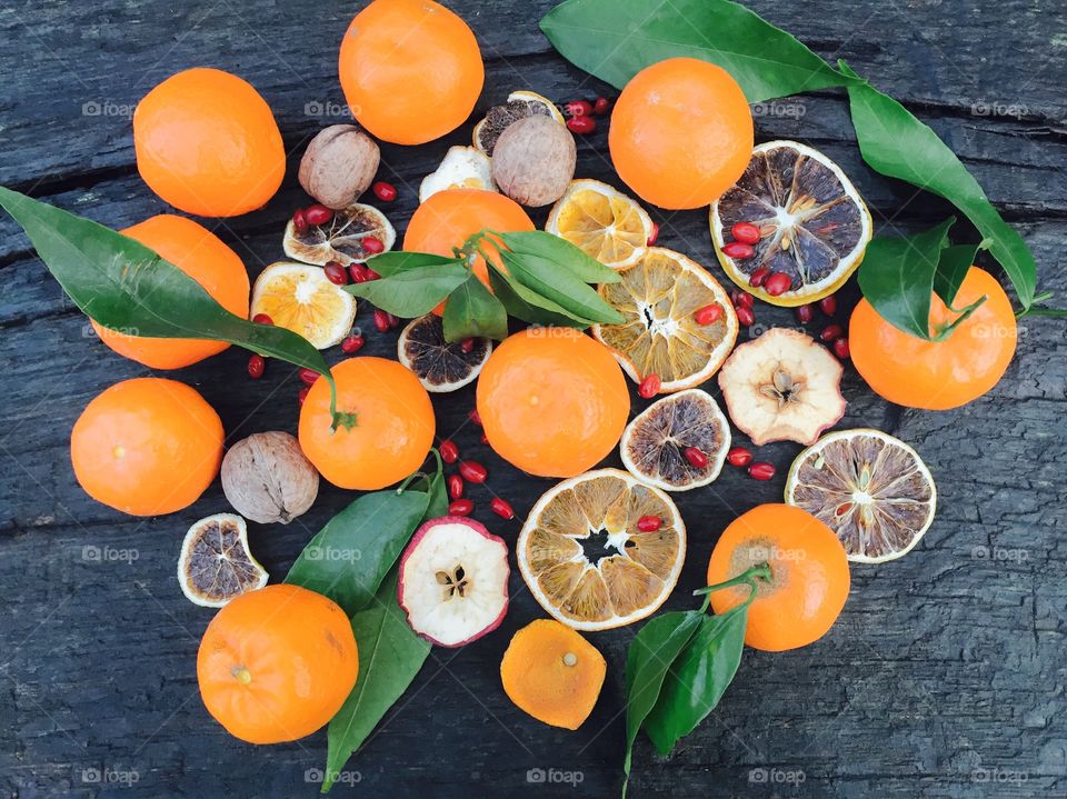 Tangerines with apples and walnuts