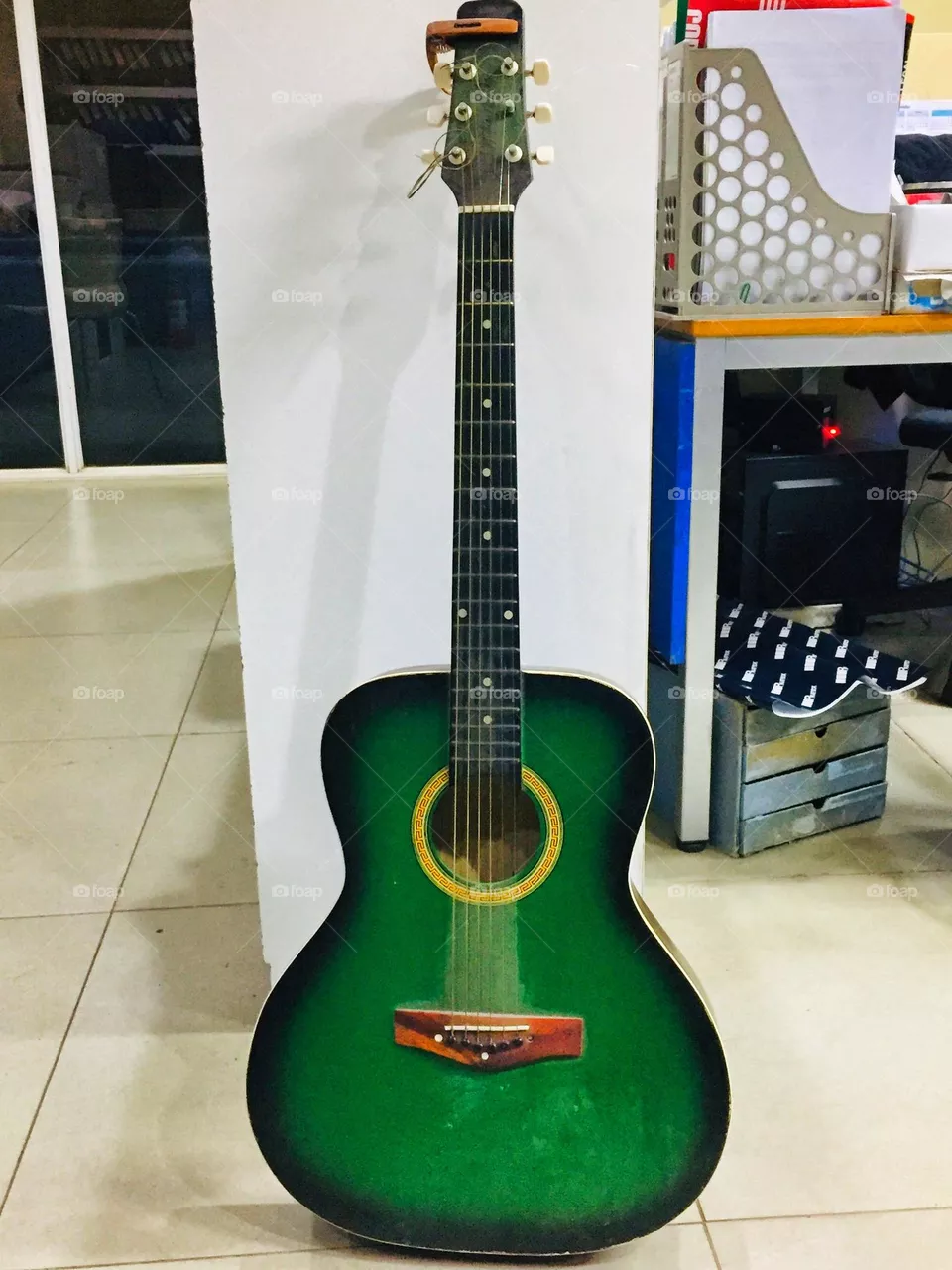 Let's play a guitar