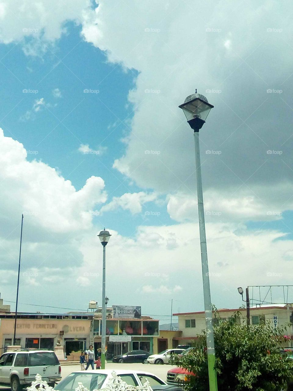 estampa de un lindo cielo entre un tono azul y unas cuantas nubes de agua en la ciudad Vicente Guerrero Durango,México