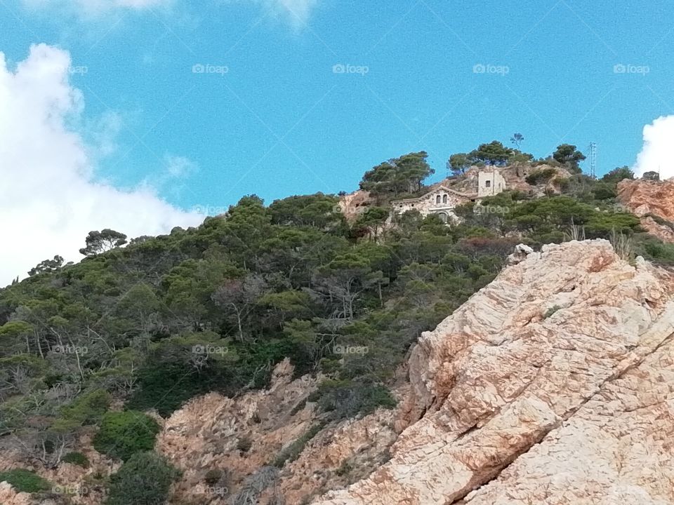 Casa en la montaña, frente al mar