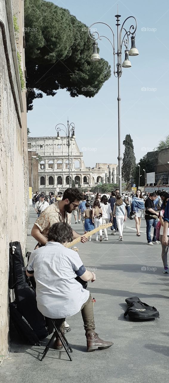 Street artists in Rome