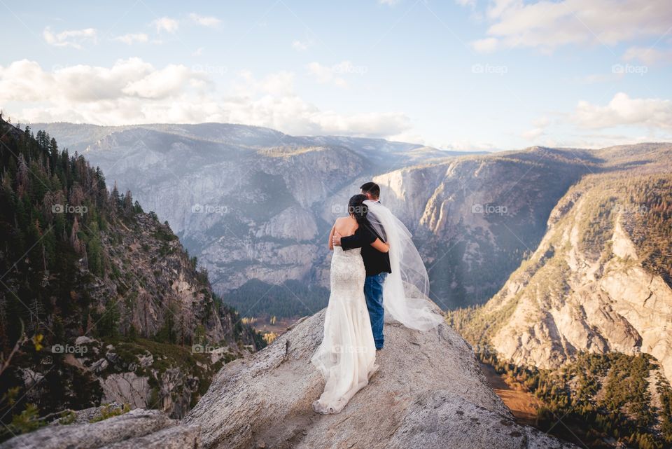 Overlooking Yosemite, wanderlust couple