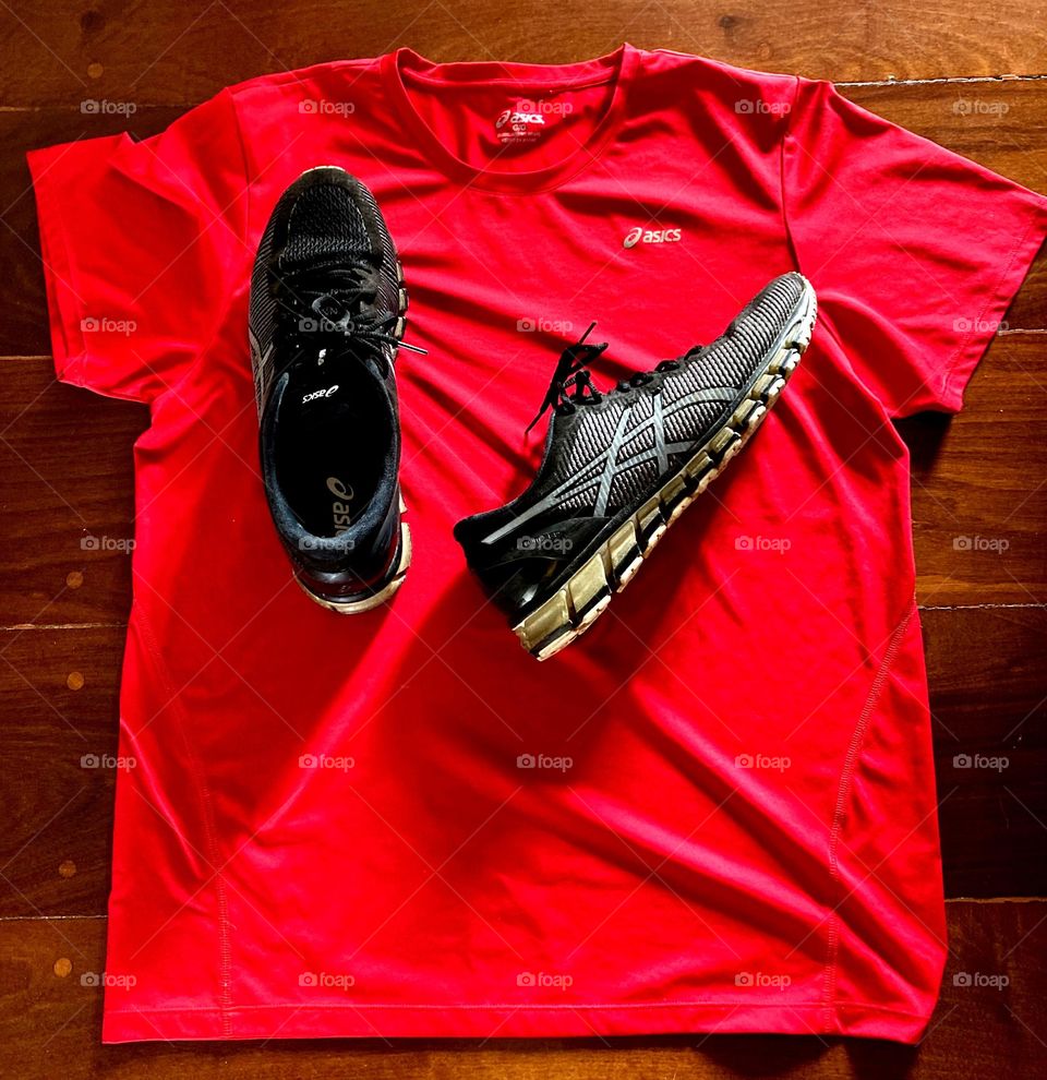 🏃‍♂️ 🇺🇸 Good Morning!  Everything ready to sweat the shirt. Let's go for a good morning jog?  Running is good for your health! / 🇧🇷 Bom dia! Tudo pronto para suar a camisa. Vamos para um bom cooper matinal? Correr faz bem para a saúde! 