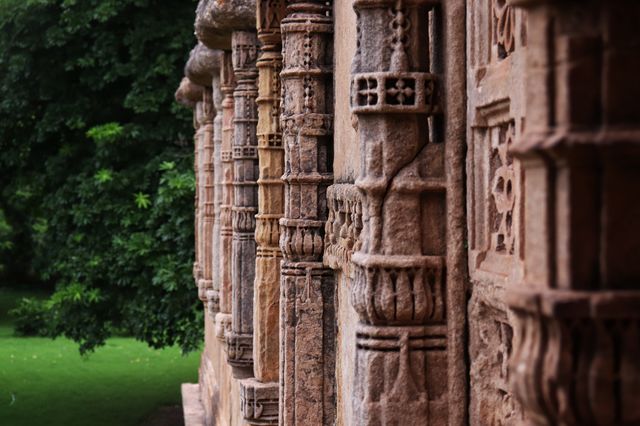 pillar art in Indian culture