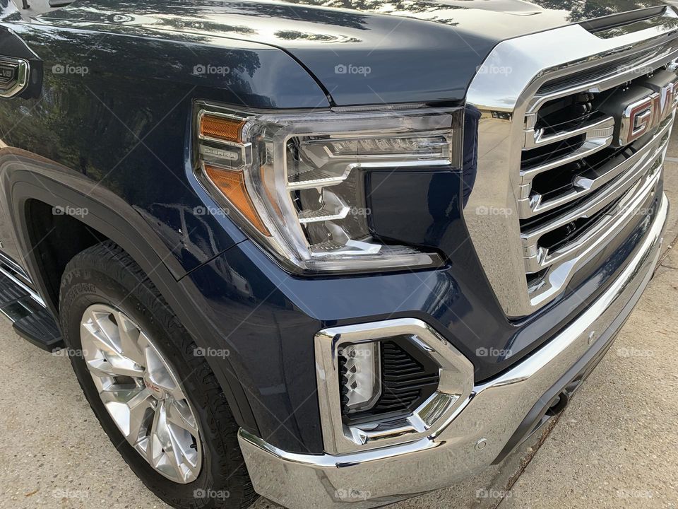 GMC SIERRA FRONT END - The Modern Ordinary Cars - All in all, modern car engines are more efficient, smaller, relatively more powerful, smarter, and less prone to wear and tear. Most modern cars have computers installed in them.