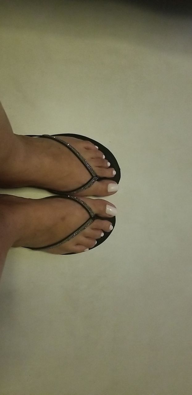 Unhas feitas.