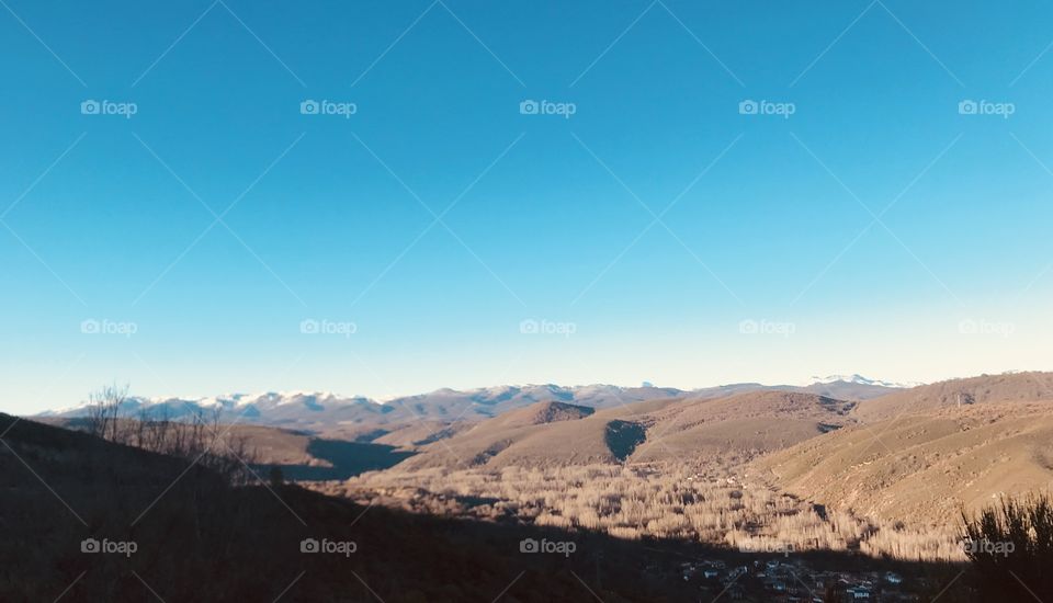 between valleys and mountains