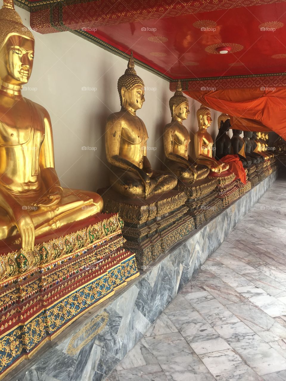 Buddhas inside Wat Pho