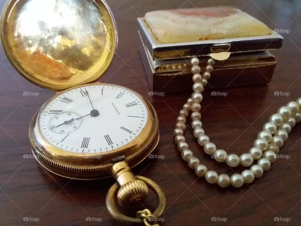 vintage items fob watch, necklace and small makeup box