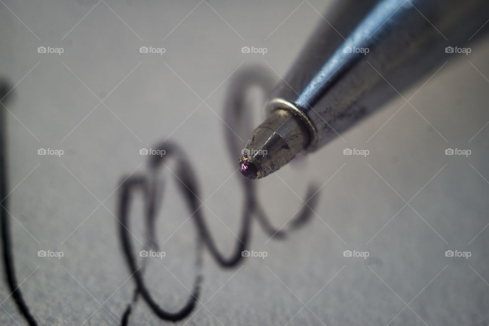 Rod ordinary ballpoint pen in the ink macro