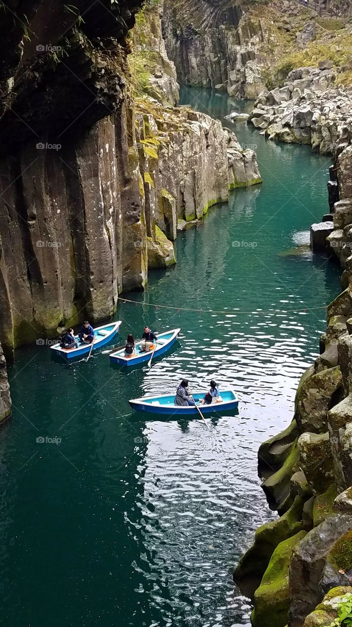 Boating on the river gorge