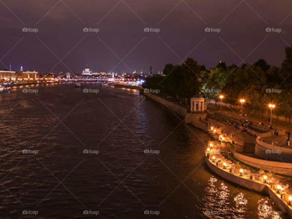 Пушкинский мост , Московская набережная