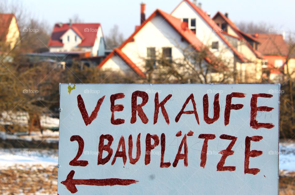 handwritten placard saying  verkaufe bauplätze in a settlement. sale of construction sites