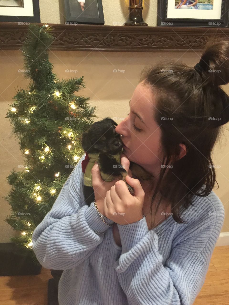Momma puppy kisses