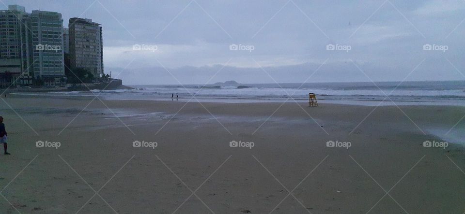 Day with rain in Guarujá beach