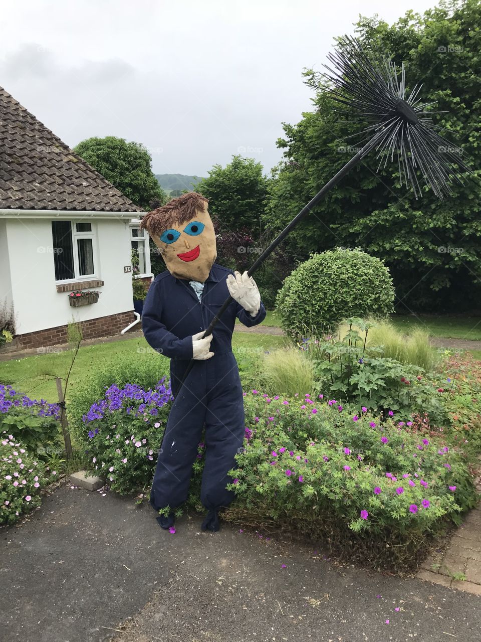 I am loving this “scarecrow” festival in Devon the results are amazing, here l give a warm welcome to Mr chimney sweep, doesn’t he look fab.