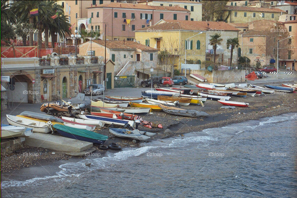 beach italy boats water by kshapley