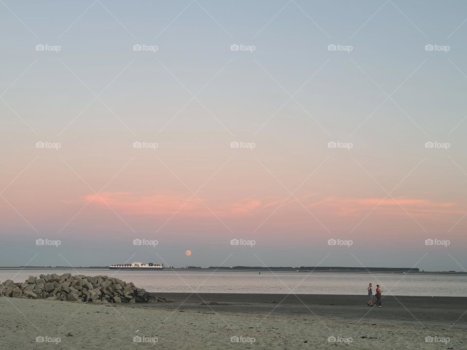 Sunset and a beautiful moon on the beach 💙